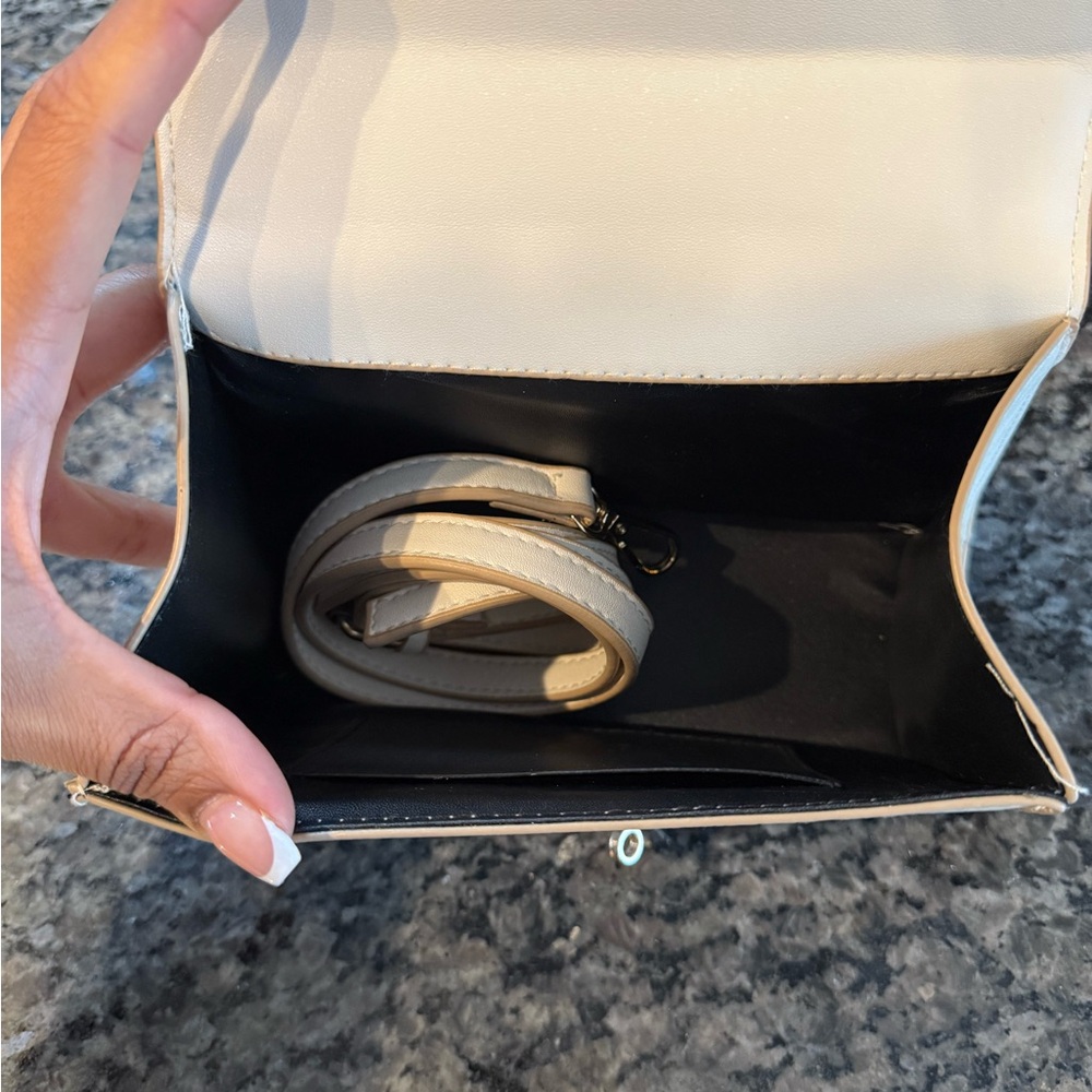 Cream Handbag - Picture 3 of 3